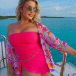 Kathryn Dunn Instagram - no fake beaches allowed💅🏻👙🏖️