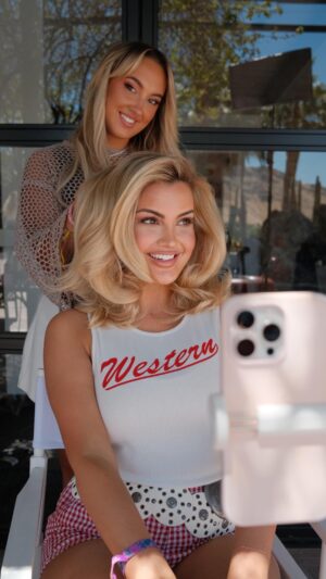 Kathryn Dunn Instagram - just call me jolene with the good hair ✨💁🏼♀️
@colorwowhair gave me some BIG texas hair for stagecoach day 2 and im OBSESSED! #stagecoach #festivalhair #hairinspo #bighair