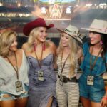 Kathryn Dunn Instagram - we’re texas girls, of course we’re going to go to the rodeo💅🏻🤠🐂 @TheAmerican.TR @TetonRidgePerformanceHorses #Americanrodeo #TetonRidgePartner #americanperformancehorsemen