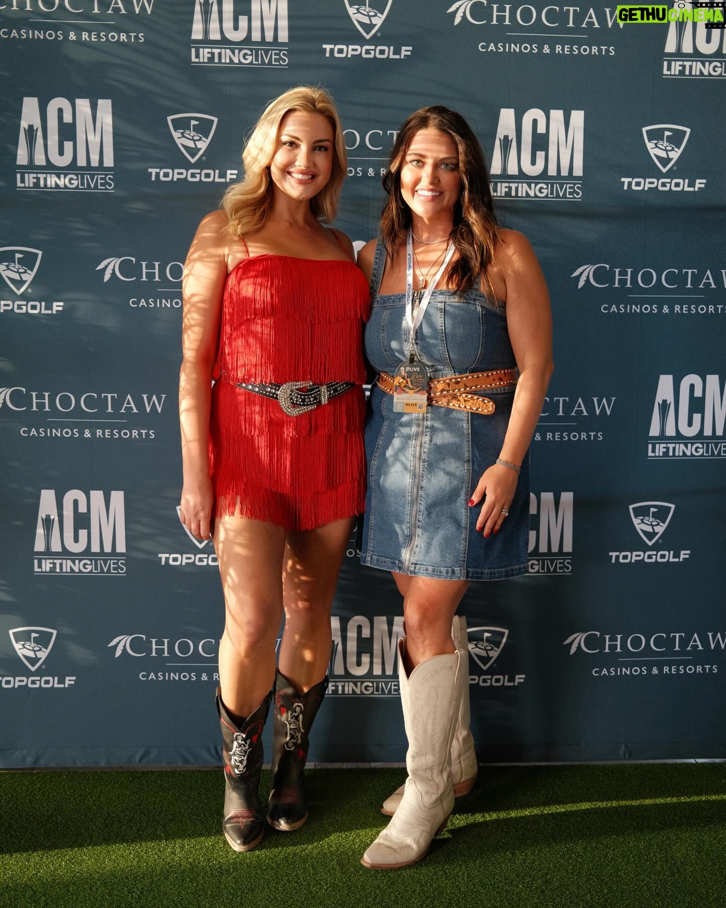 Kathryn Dunn Instagram - My two favorite things: blackjack and country music 🃏 Had the BEST TIME at @acmliftinglives with @choctawcasinos! 🎸🎶🤠 Lots of fun concerts coming up in the Choctaw Grand Theater in 2024! Like Kelsea Ballerini (6/28), Lainey Wilson (10/11) and even more ACM award-winning/nominated that haven’t been announced yet🤭 Stay tuned!