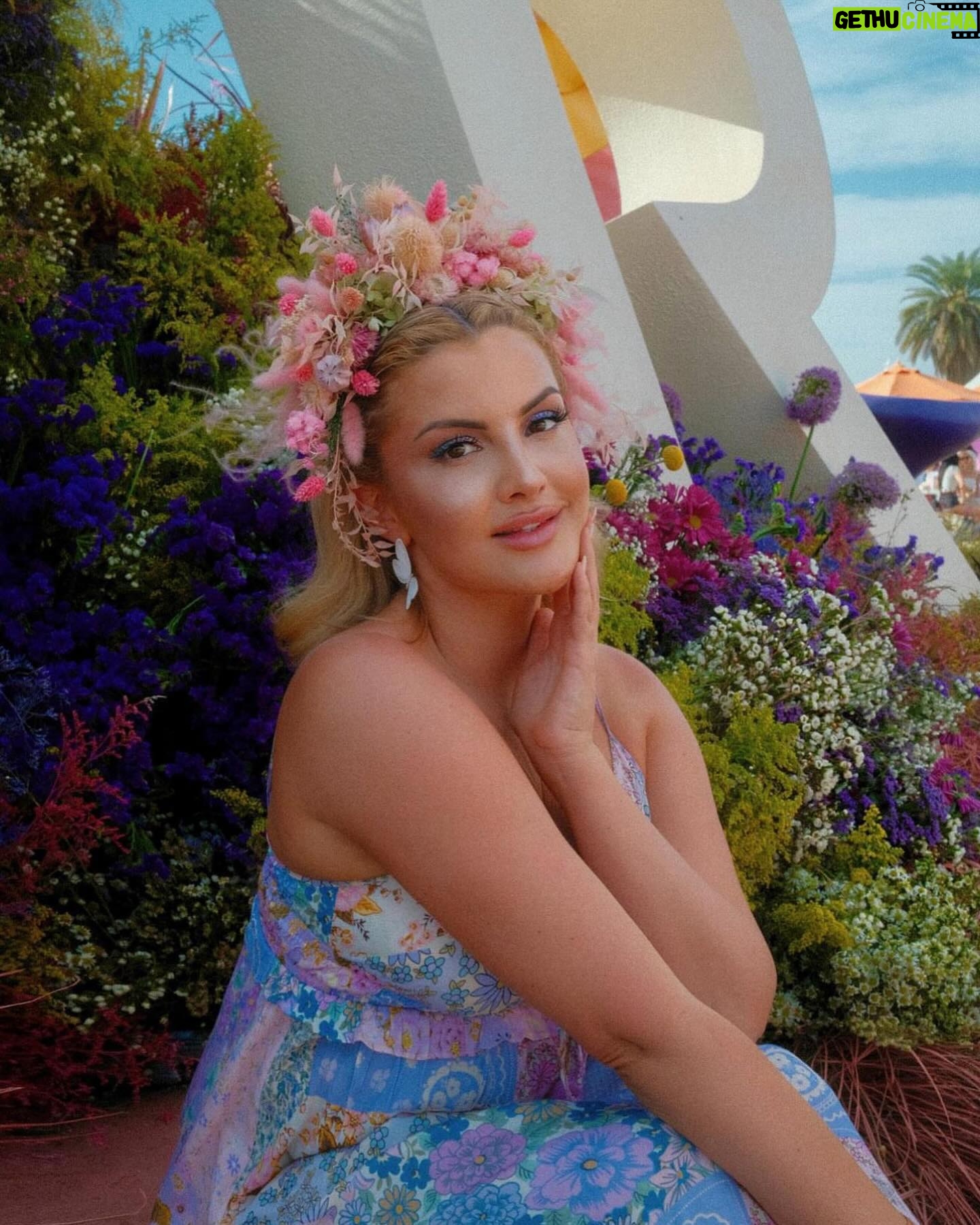 Kathryn Dunn Instagram - 📍nochella decided to skip out on the coachella festivities this year💔😭 but it’s still one of my favorite weekends to lurk over social media!😍 can’t wait to see everyone’s fashion, here’s a look at some of mine over the years! 🏜️👽🌵 and I’ll see yall at stagecoach in 2 weeks!🤠 #coachella #revolvefestival #festival #nochella