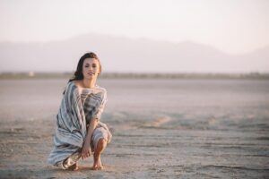 Kathryn McCormick Instagram - wander and discover... and be barefoot 😜 📷 @remiandtori .
.
#desertvibes #adventurelife #travel #travelphotography #drylake #beautifuldestinations #passionpassport #doyoutravel