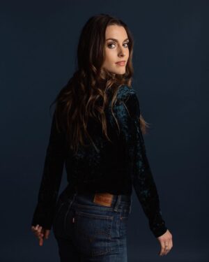 Kathryn McCormick Instagram - I'm excited to have opened up a couple dates on my @mentorlyofficial calendar. This is such an incredible company. I'm excited to get sessions started! Check it out 💛💜💙#mentorship