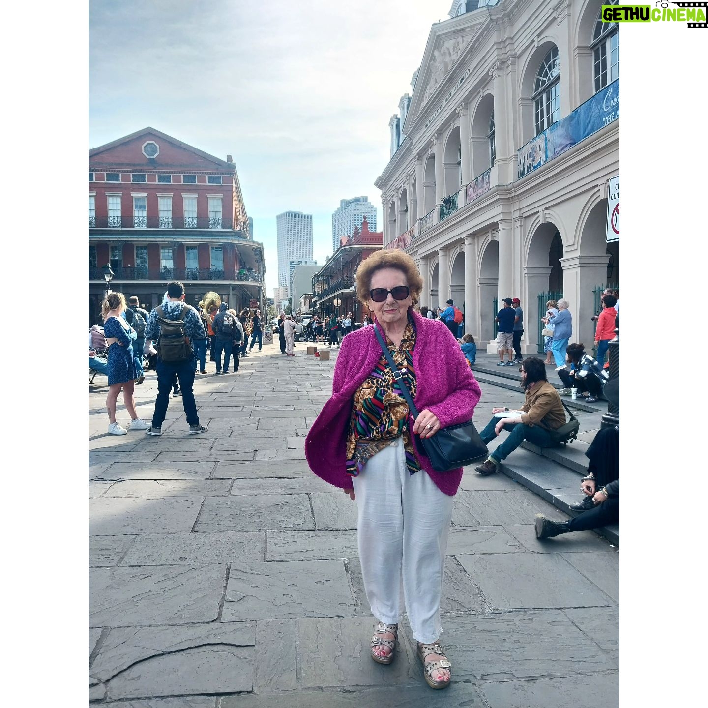 Kathryn Prescott Instagram - Helen takes New Orleans.