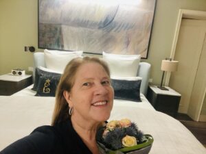 Kathy Kelly Instagram - Wishing you all a Happy Valentine’s Day from Erbprinz Hotel in Ettlingen#kathykellyofficial #jayalexander#kellyfamilyofficial#untereinemhimmeltour#crossovermusic#stimmen#kathykellyjayalexander#erbprinzettlingen#erbprinz
