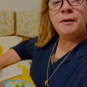 Kathy Kelly Instagram - Es kommt die eigener Ernte . My first time tomatoes and own salad tastes really good#ernte#eigeneernte#selbstversorger#kathykellyofficial# kellyfamilyofficial#jayalexander#untereinemhimmeltour2023