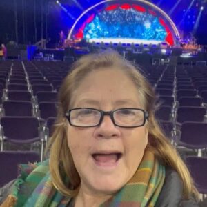 Kathy Kelly Instagram - Kiel and tomorrow Schwerin 
Kellyfamilyofficial#christmasparty2022#jayalexanderkathykellyofficial#untereinemhimmeltour2023