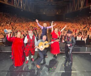 Kathy Kelly Instagram - Bremen Stadt der Stadt Musikanten immer wieder einer großen Freude #kathykellyofficial#kellyfamilyofficial#jayakexanderkathykelly#untereinemhimmeltour2023