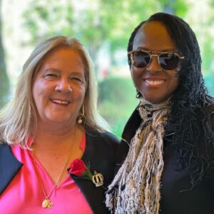 Kathy Kelly Instagram - Ab November bin ich zusammen mit der Gospel-Ikone @therealrosewatson und den @blackgospelangels , einem der besten US-amerikanischen Chöre der Welt live zu erleben. 😍

Ich freue mich auf eine harmonische Verschmelzung von Kulturen und Stimmen, mit einer kraftvollen Mischung aus traditionellen Gospelmelodien und weltlichen Liedern. Gemeinsam werden wir Welthits u. a. von Michael Jackson, Tina Turner, den Beatles, ABBA sowie unseren persönlichen „Favourites“ und Lieblingslieder singen! 

Sichert euch jetzt eure Tickets! 🎤☺️
______________
#kathykelly #kathykellyofficial #blackgospel #ladyrose #tour #gospelmusic