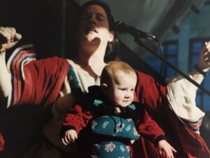 Kathy Kelly Instagram - Throwback time with baby Sean what hippie times #thosewerethedats#kellyfamiliofficial#kathykellyofficial#kathykellyjayalexander#untereinemhimmel