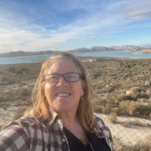 Kathy Kelly Instagram - Ich schiecke euch liebe Grüße aus Spanien wo ich mich erhole zur Zeit von der mega Marathon tour . Danke euch alle , diese tour wird immer in mein Herz bleiben #kellyfamilyofficial#kathykellyofficial#jayalexanderkathykelly#untereinemhimmeltour2023#https://www.eventim.de/artist/kathy-kelly/