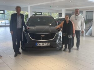 Kathy Kelly Instagram - I am on my way to our premiere  in Krefeld with this wonderful car Cadillac . Würde an mich übergeben von Herrn Ulrich Brass so wie Michael Flory www.brass-gruppe.de. So ein tolles Auto um meine tour zur starten danke #cadillac#kellyfamilyofficial#kathykellyofficial#brassgruppe#autohausbrass