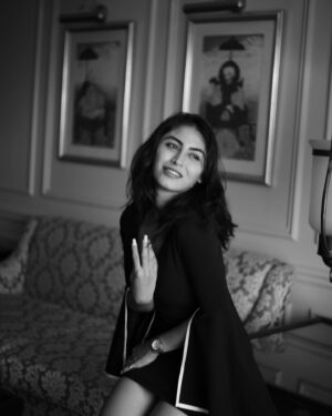 Katie Iqbal Instagram - Bus yuhi apne khayalon mein… working stills