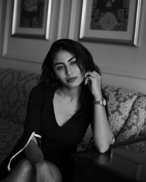 Katie Iqbal Instagram - Bus yuhi apne khayalon mein… working stills