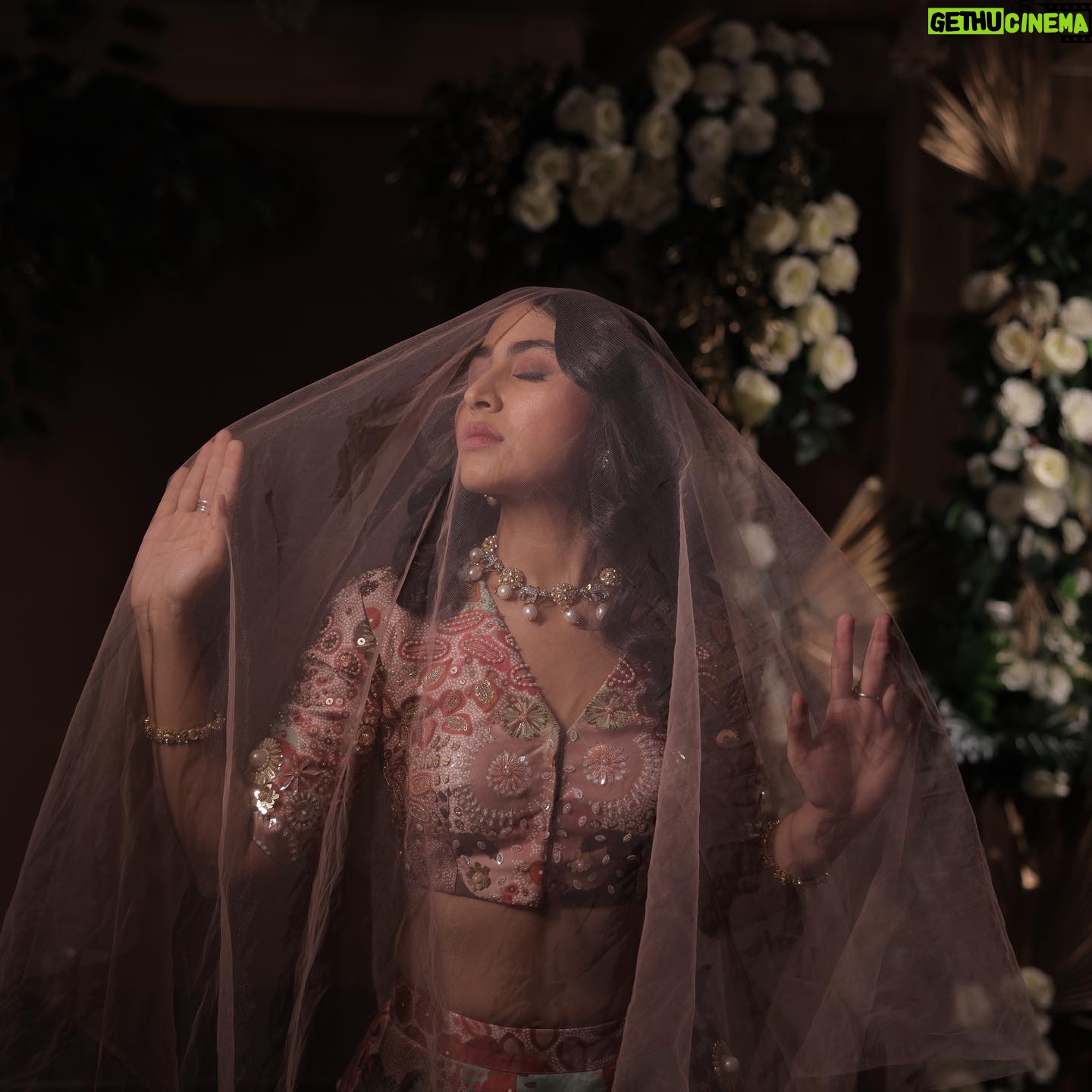 Katie Iqbal - 503 Likes - 💄 @sejal_savaliya22
👗 @payal_zinal
📸 @sachin_thesiya @ff.films_