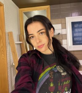 Actress Katie Sarife HD Instagram Photos and Wallpapers June 2023