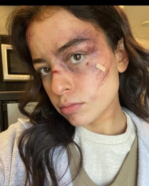Katie Sarife Instagram - Prison isn’t going too well for Aliz.. BTS from the return on @therookiefeds Swipe to end to see Aliz living her best boujee life. 

Episode 16 directed by the lovely @jeanofthelees 

Episode 3 by the amazing @brooklynboybella 

Shout out the the Mala Noche gals 💕 you were great!