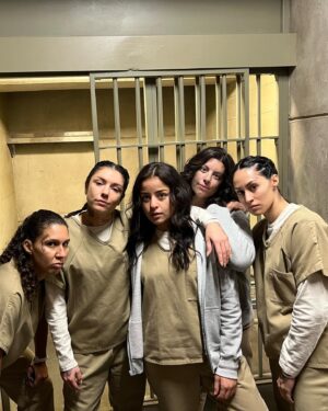 Katie Sarife Instagram - Prison isn’t going too well for Aliz.. BTS from the return on @therookiefeds Swipe to end to see Aliz living her best boujee life. 

Episode 16 directed by the lovely @jeanofthelees 

Episode 3 by the amazing @brooklynboybella 

Shout out the the Mala Noche gals 💕 you were great!