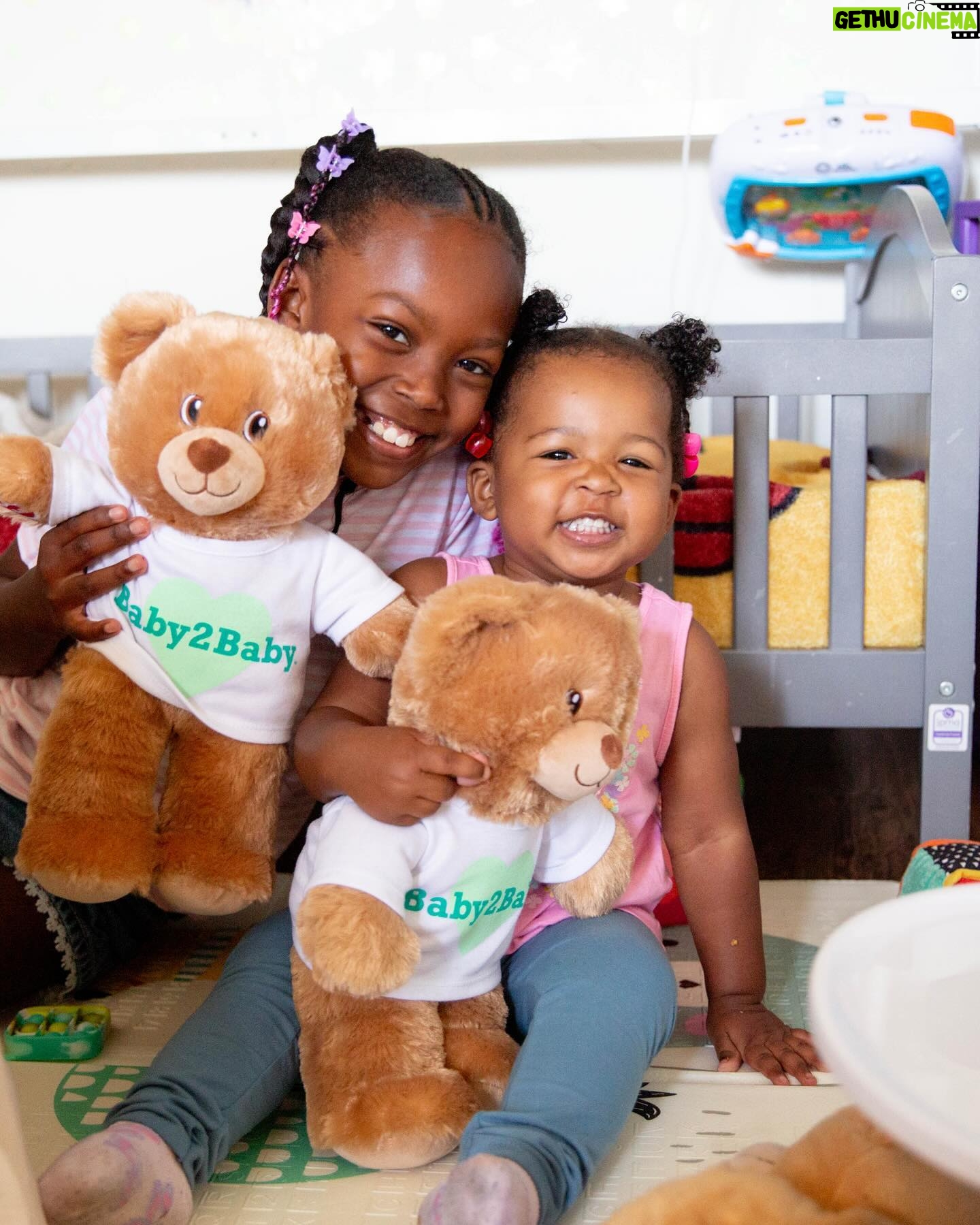 Katie Lowes Instagram - I absolutely adore and am so proud of @Baby2Baby and their work providing critical items to more than one MILLION children across the country each year. BIG THANKS TO @carhartt for stepping up this Giving Tuesday and supporting the hardworking moms Baby2Baby serve nationwide and helping them provide basic essentials to their children! ❤️❤️❤️