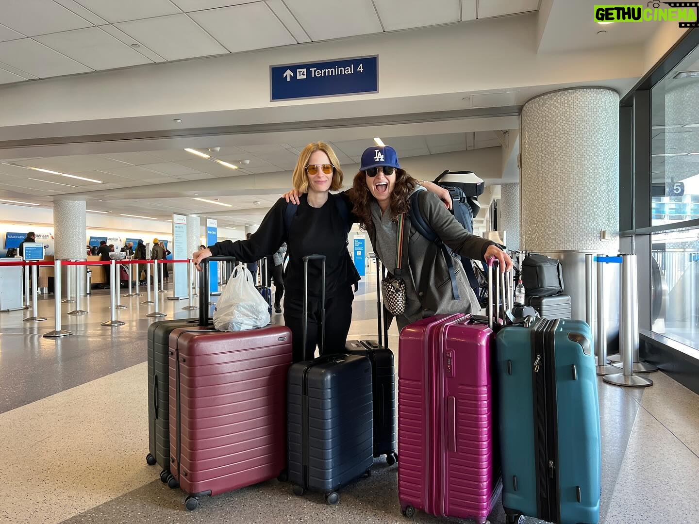 Katie Lowes Instagram - Me and my guuuurl @jaimeraynewman4real are off to Charlotte! We’ve been friends forever AND now we get to work together on #HuntingWives! We spent a week in Charlotte at the beautiful @omnihotels while we looked for our new digs! WE LOVE IT HERE! Thank you @howelltalentrelations for being the BEST. Look out y’all - CHARLOTTE WE ARE HERE! #omniCLT #AtTheOmni