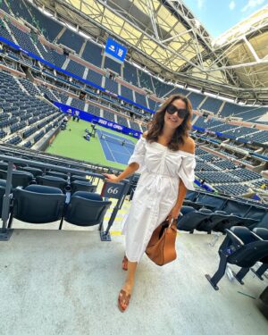 Katie Lowes Instagram - Who knew?! I love tennis so much. Some of the most fun I’ve ever had. Mom, I get it now. #USOpen p.s. Adam’s outfit 😂