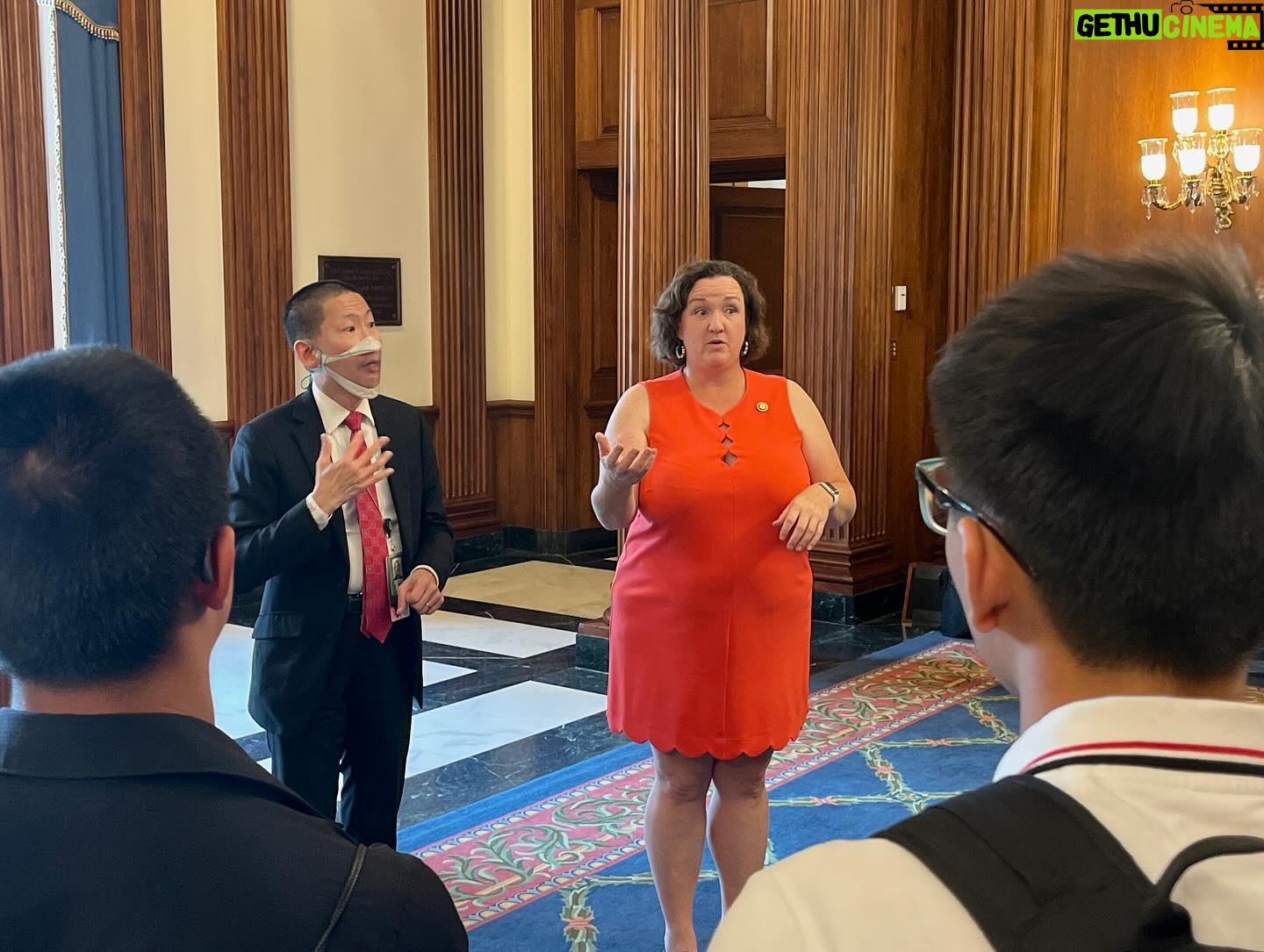 Katie Porter Instagram - Young people and people with disabilities are too often overlooked in our democracy. It was so great to host students in the Orange County Deaf and Hard of Hearing Program at the Capitol this week. Our future is in good hands with such talented, bright kids!