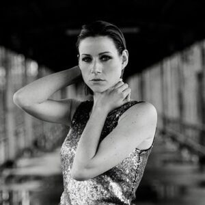 Katrin Heß Instagram - aus meinem letzten Shooting mit  @katjakuhl Schönen Start ins Wochenende! #schauspielerin #katrinhess #blackandwhite #shooting #setcard #berlin #pics #drama #actresslife  #actress
