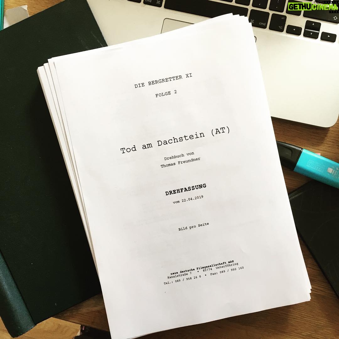 Katrin Heß - 3.9K Likes - Neues Projekt, neues Drehbuch, neue Figur! 🎬 looking forward to a new project... #newrole #newcharacter #screenplay #werbung