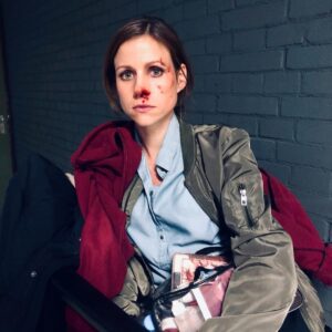 Katrin Heß Instagram - Wenn der Weihnachtsmann Grüße ausrichten lässt... #drehfertigmachen #onset #action #stunts #alarmfürcobra11 #werbung @brittalla88