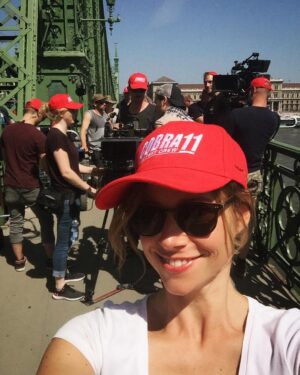 Katrin Heß Instagram - Vielen Dank fürs Einschalten gestern Abend!! 😊 Ihr wollt auch so ein limitiertes Cap von den Cobra 11 Dreharbeiten in Budapest? Kein Problem 😊 Schaut mal in meine letzten Posts. Da gibt es noch bis einschließlich Sonntag ein großes Fanpaket zu ergattern 😍 #alarmfürcobra11 #action #jennydorn #alarmfürarvo #afc11 #rtl #werbung #stunts #fanpaket