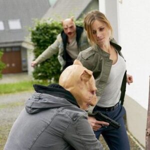 Katrin Heß Instagram - Paul und Jenny ermitteln. Morgen Abend um 20.15 Uhr auf #RTL!!! Eine neue Folge #alarmfürcobra11 mit ganz viel #JennyDorn !!! (Wer es noch nicht gesehen hat. Passend zur Folge gibt es hier bei mir ein Gewinnspiel. Schaut mal in den letzten Post) Unbedingt einschalten!!! #AFC11 #AlarmfürArvo #action #stunts #cobra11 #onscreen #werbung