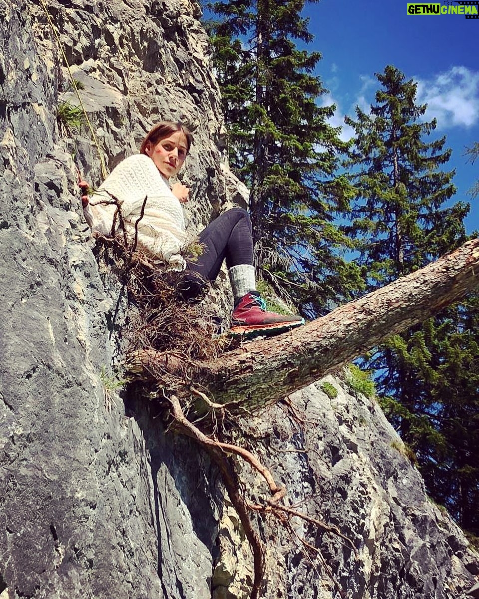 Katrin Heß - 6.7K Likes - Little Break... #onset #Dreharbeiten #werbung #DieBergretter #setlife