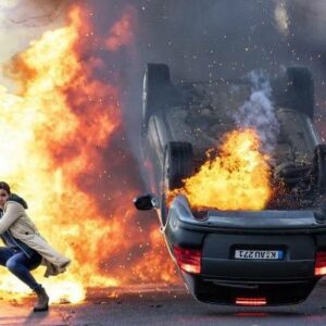 Katrin Heß Instagram - Donnerstag um 20.15 Uhr auf RTL die neue Folge #alarmfürcobra11 !! (oder auch „der storch, der vor dem feuer flüchtete 😂) #jennydorn #onscreen #tvtipp #ausstrahlung #action #stunts #afc11 #werbung