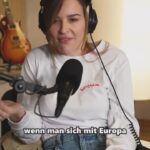 Katrin Bauerfeind Instagram - Demokratie, Frieden, Europa…all das ist wie ein Regenbogen. Manchmal schwer zu greifen, aber eben trotzdem da. People get used to how great life is. 50 years ago no one had a hot shower, hat Comedian Jimmy Carr in einem Podcast gesagt. Recht hat er. Die Geschichte mag uns selbstverständlich vorkommen, weil sie in der Vergangenheit liegt, all das war einmal, ist ja schon passiert und hat uns dahin gebracht, wo wir heute sind. Aber Vergangheit muss nicht Zukunft bedeuten, im Positiven wie im Negativen. Geschichte wird nicht immer linear erzählt. Nichts ist selbstverständlich. Nicht die Errungenschaften, nicht die Erfolge, nicht die Gemeinsamkeiten - nichts, worauf wir uns verständigt haben, um besser zu leben, als vor 50 Jahren. Deswegen sollten wir uns nicht zur Wahlurne bitten lassen, denn Wahlen sind das verdammt beste Kreuz, das die Geschichte hervorgebracht hat. Geht wählen, denn die wichtigste Demo für die Demokratie ist die Wahl.
