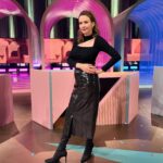 Katrin Bauerfeind Instagram – Foto-Dump Folge 3 WSMDS!
1: @teenatuning sollte auch Fotografin werden!🫠
2: dumm…duhm nahezu!
3: Grüße gehen raus an @sarahsharonkarsten🤗
4: Justin Timberlake würde dazu dance dance dance singen!
5: Hi @damitdasklaasturbo!
6: He‘s the man!
7: He was the man, @officiallyjokoturbo!
8: Wenn ich mal versuche ne Story Backstage zu machen! Und wer legt mir da immer diese sauren @maoam_deutschland hin? Ich esse alle!🙄😂
9: Ciao dann! Bis Sonntag!