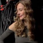 Katrin Bauerfeind Instagram - Sodele! Staffelfinale! Es war doch wieder ein wilder Ritt durchs Showbusiness, ne. Es ist jedes Mal eine Freude, ein Fest, eine Bereicherung und so ganz plump einfach schön! Selbst beim nochmal im TV schauen, wird‘s oft nicht langweiliger, sondern nochmal anders besser! Wie auch immer das möglich ist… Danke an alle, die wieder mitgefiiiiebert haben. Die Reise ist hoffentlich noch lange nicht zu Ende. —————— #wsmds @prosieben @jokoundklaas