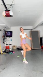 Katrina Bowden Instagram - Happy Fridaayyyyeeeee ayyeee!🤸🏼‍♀️