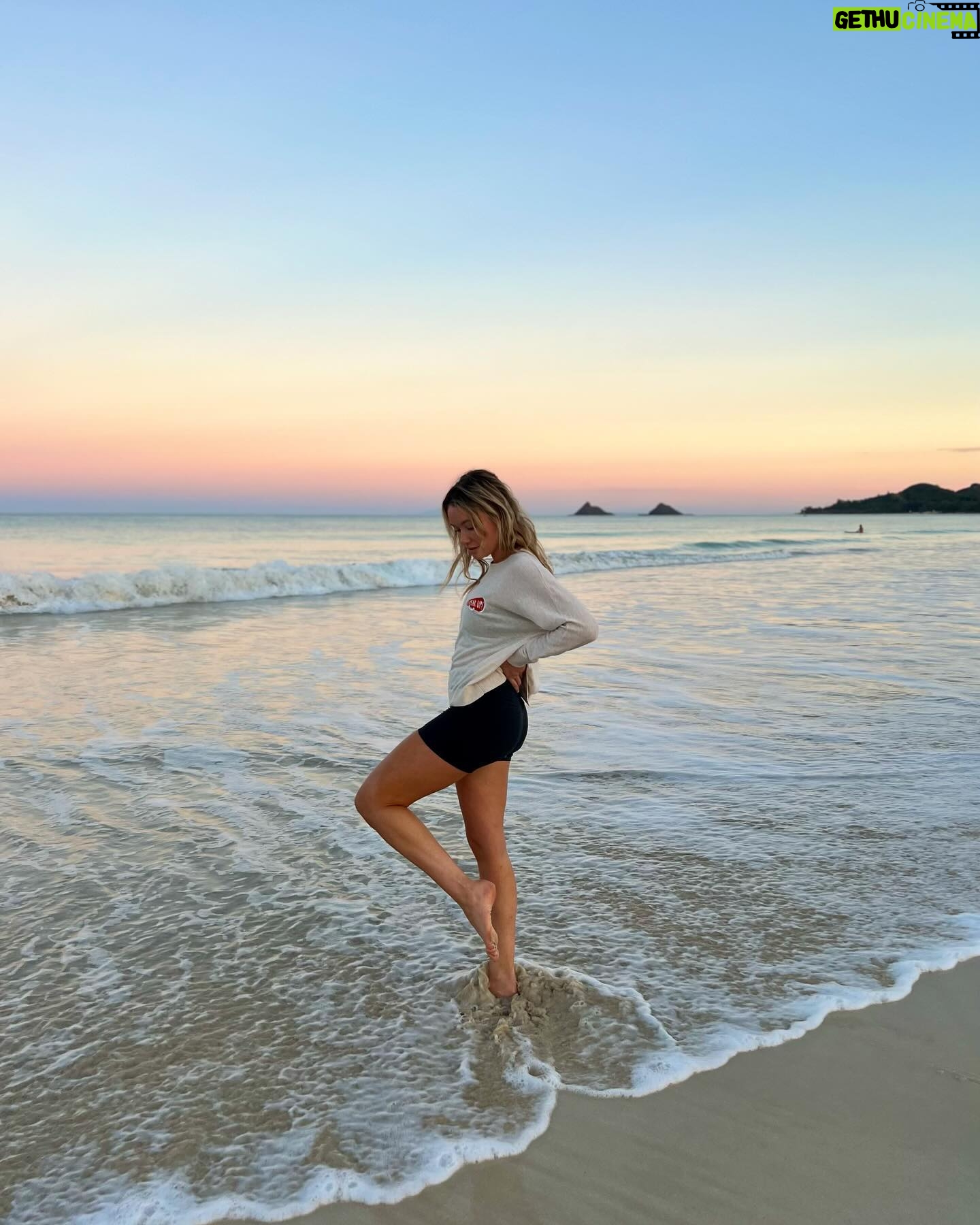 Katrina Bowden Instagram - It’s been raining non stop on Oahu the past week, but here’s a little sunset magic in action from before the storms 🌺💛