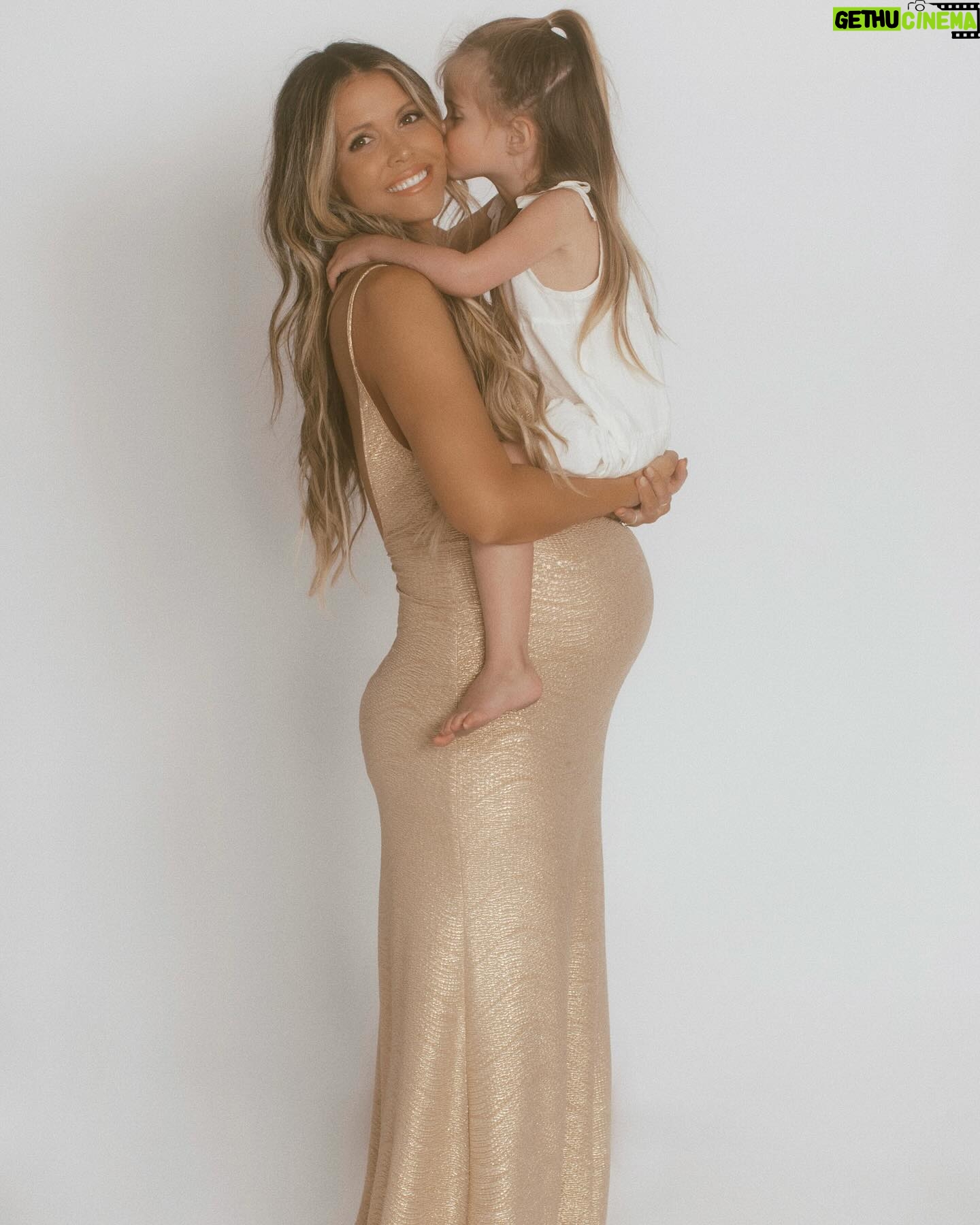 Katrina Scott Instagram - I can’t believe this was two years ago 🪽 Colette is about to turn two and all the memories are popping up.🥹 If you’re wondering if you should do a maternity shoot… do it! I almost didn’t, but I’m so glad we have these photos. PS I’m so behind on making family photo albums. What’s everyone’s favorite service to print pictures? 📸 @nicolelhill_ @horizonfound Thank you for capturing these memories ILYSM 🤍