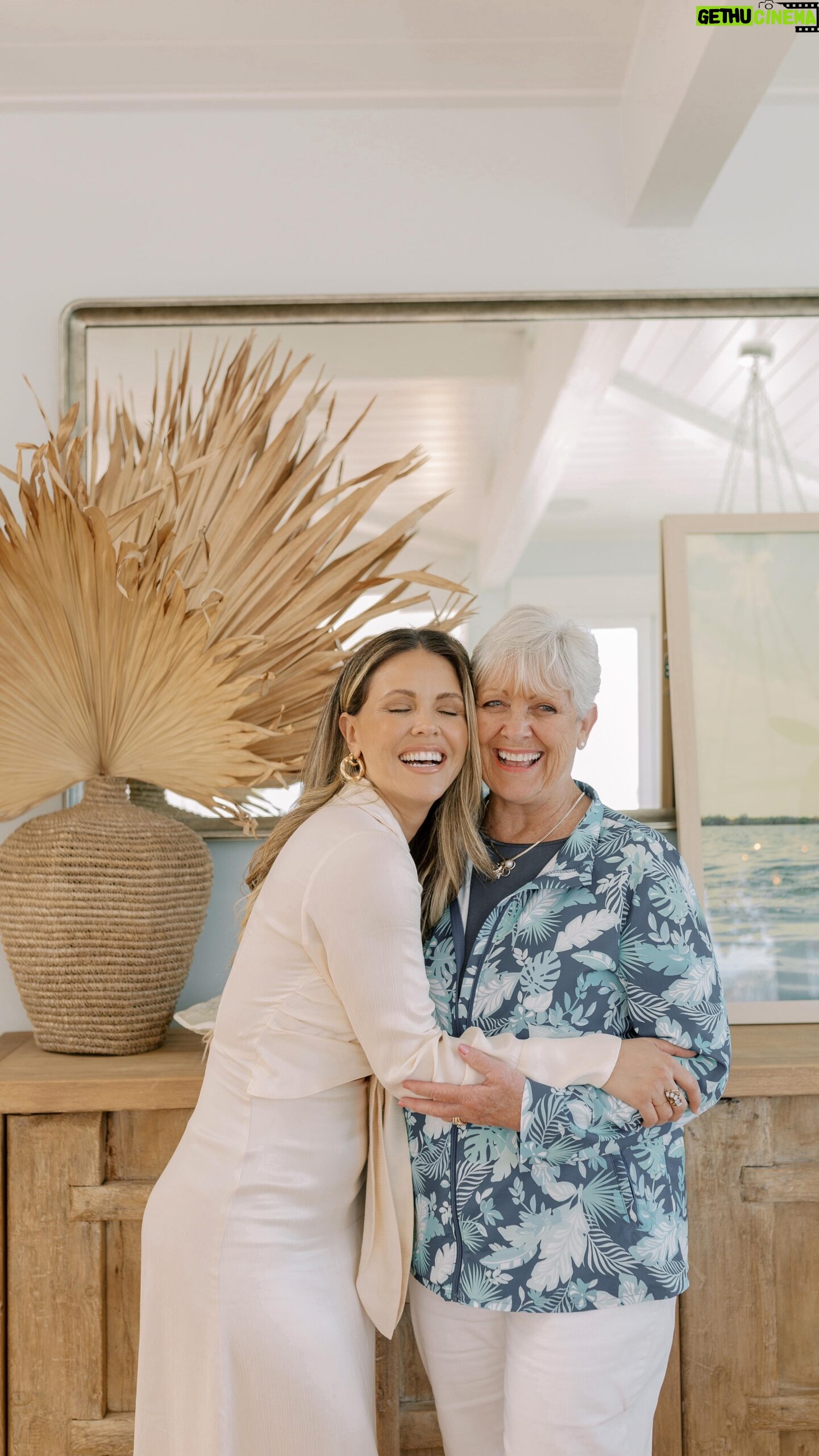 Katrina Scott Instagram - Happy birthday to mama Jane 🥹🤍 It’s a new year… and she just got a new HIP! She’s doing amazing— recovering healing! Love you mom 🤍 Thanks for always encouraging us all to be uniquely ourselves, to pursue our dreams, to take care of our loved ones… and to always show up with a bottle of wine and open ears & an open heart. Happy birthday queen 🫶🏼