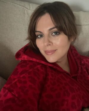 Katrina Weidman Instagram - Sunday vibes… perfect day to binge the “haunted farm” episodes of #travelthedead on my YouTube channel. Final part drops this Wednesday😉👻 #sunday #sundayfunday #sundayvibes #weekend #weekendtime #weekendvibes #paranormal #haunted #ghost #skinprep #benefitcosmetics #buxom #buxomlipgloss #cozy #cozyvibes