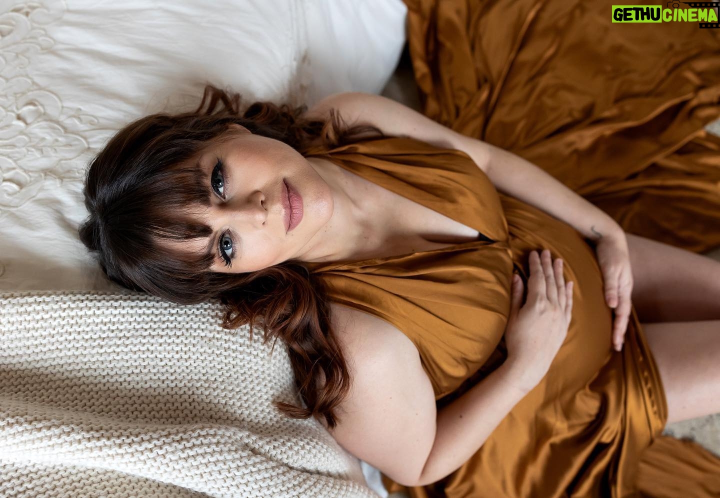 Katrina Weidman Instagram - Weβve narrowed it down to Damien or Regan πππ₯° Shot by: @clementinecottagephotography Hmu: @sarahelizabethface #whoababy #babyontheway #babyonboard #baby2024 #maternity #maternityphotography #maternityshoot #rainbowbaby