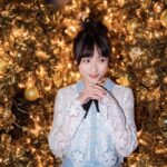 Katy Kung Instagram - Merry Christmas🎄 又是一個忙碌的聖誕 幸好來得及聖誕前 抽時間和聖誕樹留個影 許了個聖誕願望❤️ 你的聖誕願望又是什麼☺️
