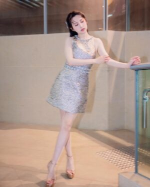 Katy Kung Instagram - 𝑾𝑶𝑹𝑲 𝑯𝑨𝑹𝑫 𝑷𝑳𝑨𝒀 𝑯𝑨𝑹𝑫 

𝑴𝒂𝒌𝒆 𝒖𝒑 @henryli_makeup 
𝑯𝒂𝒊𝒓 @suecheung 
𝑺𝒕𝒚𝒍𝒊𝒏𝒈 @nganshuwing 
𝑫𝒓𝒆𝒔𝒔 @aliceandolivia_hongkong 
𝑷𝒉𝒐𝒕𝒐 @alanwong447