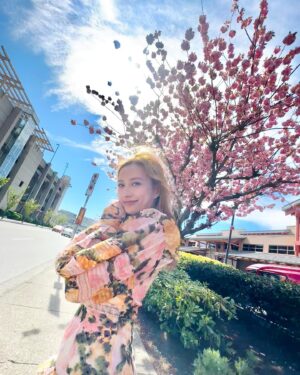 Katy Kung Instagram - 櫻花樹下🌸
有時候 
就是會有突如其來的驚喜！

📸 @maboboma