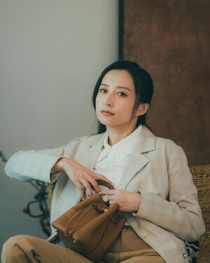 Katy Kung Instagram - 偶爾 我也會有溫柔又帶點倔強硬朗的一面
