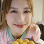 Katy Kung Instagram – 🍡糖不甩🍡
本身我好鍾意食煙煙韌韌嘢，同甜野
喺屋企搵到簡單嘅材料，就可以整喇😋😋
✔️15mins 

⭕️材料

．糯米粉 80g
．水 70g

．紅糖 50g
．水 80g
（甜度和濃稠度可以自行調節啊）
．花生碎/黑芝麻 (隨心)

🙆🏻‍♀️小分享

⭐️如果搓嘅時候覺得糯米粉團太乾同裂
  可以再加少少水
⭐️煮糖水時不要太大火
⭐️想顏色靚啲，可以買深色啲嗰隻紅糖