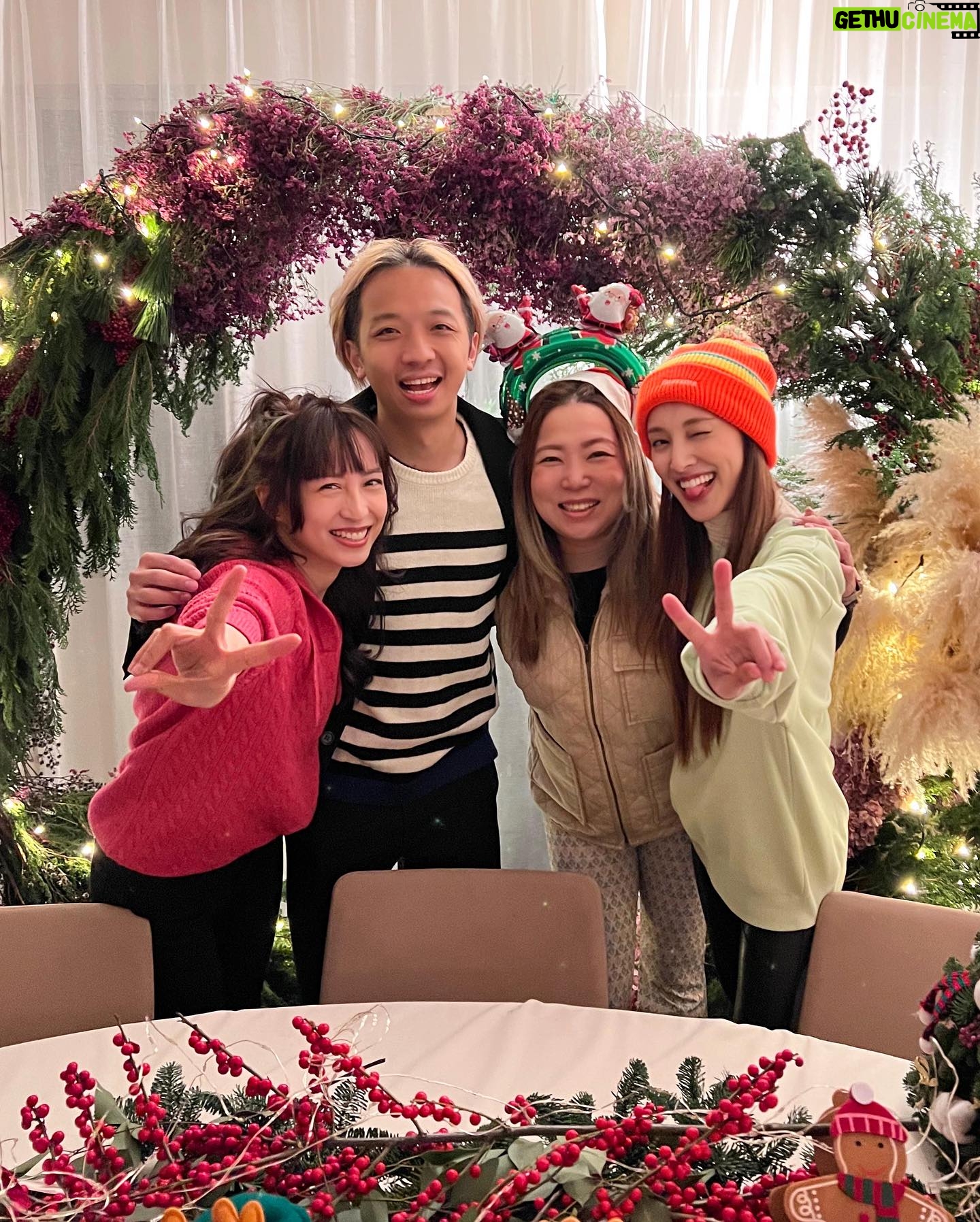 Katy Kung Instagram - Simple.Love ! ❤️ Love this family 我們彼此相愛 也愛着大家的小孩 我們就是這樣簡單的互相支持鼓勵 感恩 有你們在我身邊