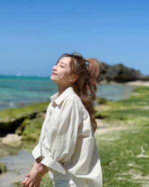 Katy Kung Instagram - Okinawa🔆天公真的造美啊
天氣剛剛好 不太熱 陣陣涼風
在這麼繁忙的日子
給了我一個完美的旅程🥰
A wonderful trip in Okinawa
and it’s time to go back to work 😛