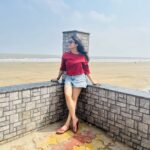 Kaushambi Chakraborty Instagram - Throwback 🌊❤️ Missing my long hair😬